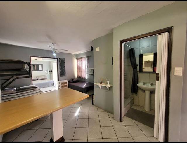 1 BEDROOM APARTMENT FOR SALE IN UVONGO BEACH